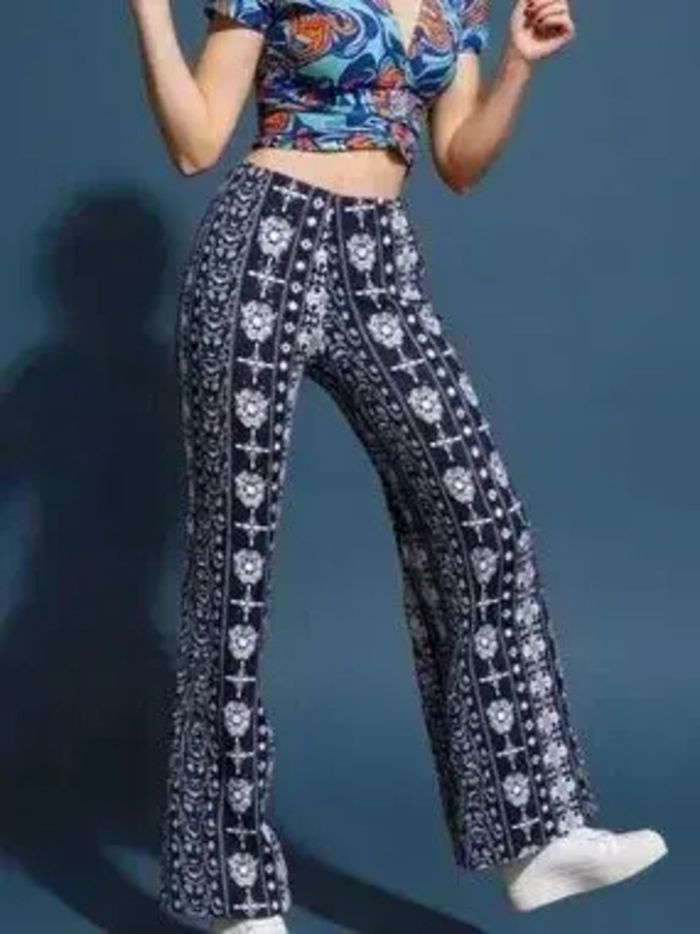 High-Waisted Printed Flared Pants - Picture 2 of 5